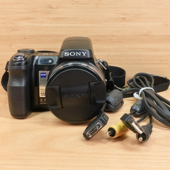 Sony Cyber-shot DSC-H9 / 8.1MP / 15x Zoom / Carl Zeiss Lens / Made in Japan - Picture 3 of 10